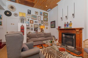 Smart TV - Secluded and elegant house with pool, perfect for four people (Cape Town)