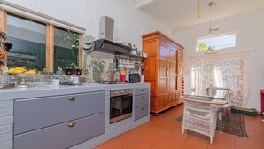 Kaffetrakter/tekoker, kjøleskap, mikrobølgeovn og ovn