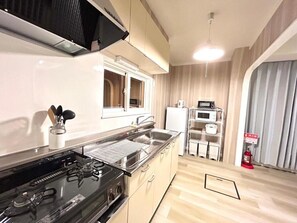 Electric kettle, toaster - Warashibe House (Furano)