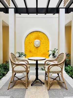 Rom, 1 soverom, terrasse | Spisestue