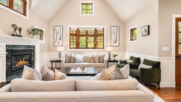 Smart-tv, pejs, stereoanlæg, kontorer