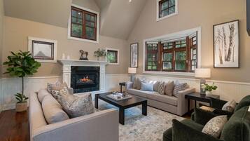 Smart TV, fireplace, stereo, offices