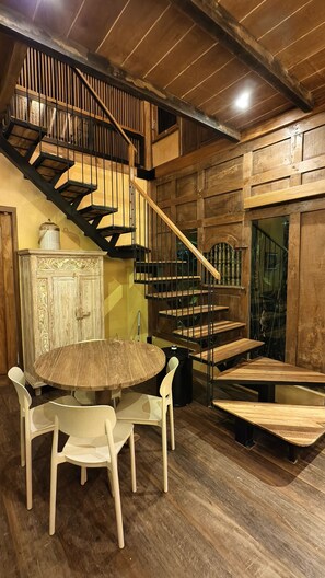 Villa, vista a la alberca | Servicio a la habitación