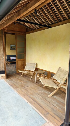 Vila, pemandangan kolam renang | Teras/patio