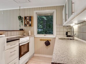 Fridge, microwave, dishwasher, cookware/dishes/utensils - "Göran" - 30km from the sea by Interhome (Toftlund)