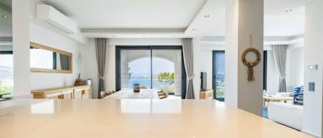 Villa, 4 habitaciones, fumadores, piscina privada | Vistas desde el alojamiento