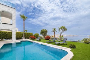 Villa, 4 chambres, fumeurs, piscine privée | Piscine | Piscine extérieure