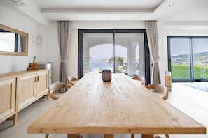Villa, 4 chambres, fumeurs, piscine privée | Salle à manger