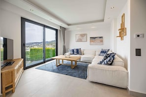 Villa, 4 chambres, fumeurs, piscine privée | Salle de séjour