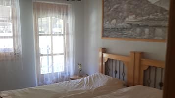2 slaapkamers, een strijkplank/strijkijzer, wifi, beddengoed
