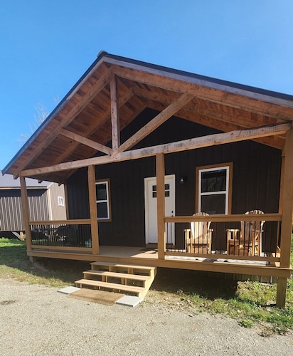 Charming cabin in Beautiful Patten Maine with WiFi, ATV/Snowmobile trail access