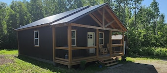 Charming cabin in Beautiful Patten Maine with WiFi, ATV/Snowmobile trail access