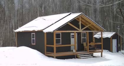 Charming cabin in Beautiful Patten Maine with WiFi, ATV/Snowmobile trail access