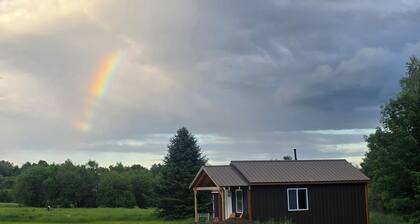 Charming cabin in Beautiful Patten Maine with WiFi, ATV/Snowmobile trail access