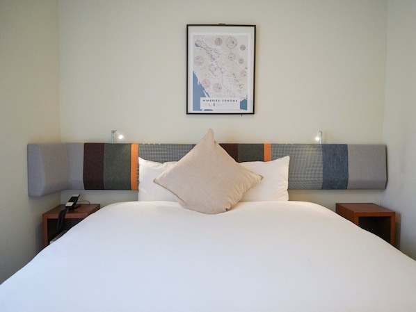 Double Room, Non Smoking | Iron/ironing board, free WiFi