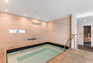 Sisäuima-allas, lämmitetty uima-allas