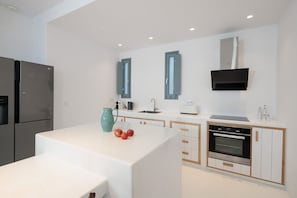 Signature Apartment, Beach View | Private kitchen