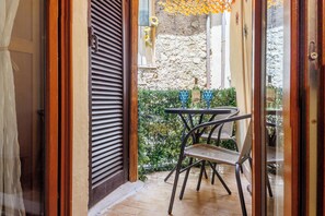 Luxury Condo, Courtyard View | Terrace/patio