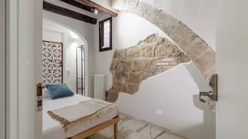 Luxury Double or Twin Room | Desk, laptop workspace, free WiFi