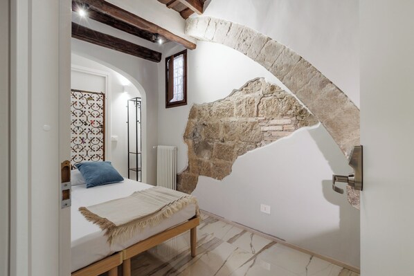 Luxury Double or Twin Room | Desk, laptop workspace, free WiFi