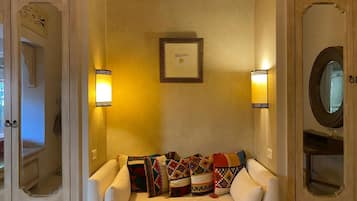 Luxury-Villa, eigener Pool, Gartenblick | Bügeleisen/Bügelbrett, kostenloses WLAN