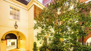 Bagian depan properti