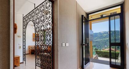 Casa Antonia mit Panoramaterrasse und Bergblick in Brentonico
