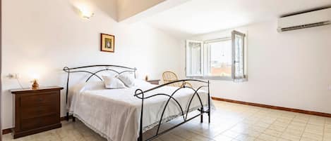 2 bedrooms, iron/ironing board