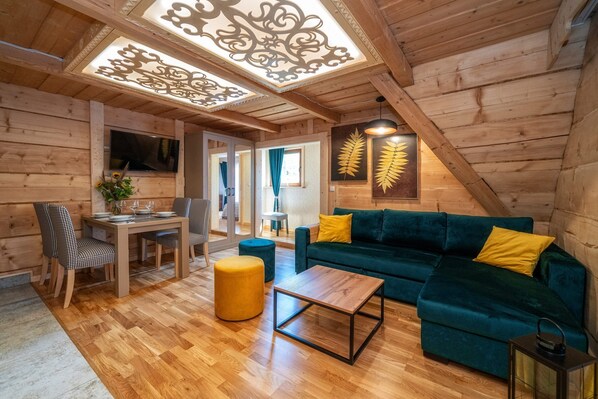 Exclusive Apartment, Mountain View | Blackout drapes, iron/ironing board, free WiFi - Chałpa u Zbójnika (Zakopane)