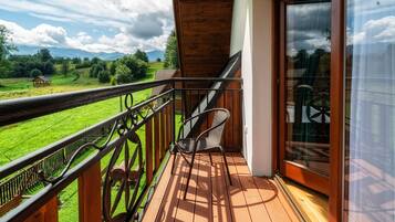 Exclusive Apartment, Mountain View | Blackout drapes, iron/ironing board, free WiFi