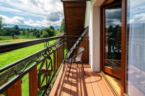 Exclusive Apartment, Mountain View | Blackout drapes, iron/ironing board, free WiFi - Chałpa u Zbójnika (Zakopane)