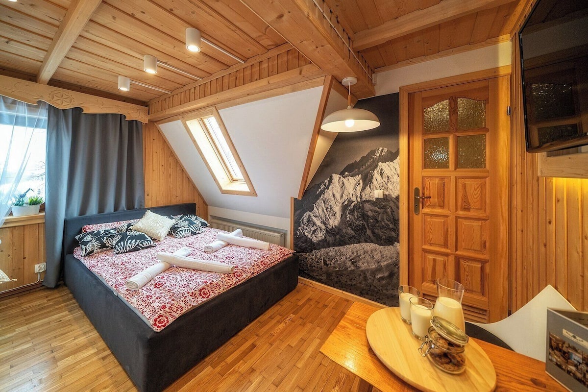 Basic Double Room | Blackout drapes, iron/ironing board, free WiFi