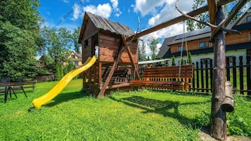 Children’s play area – outdoor