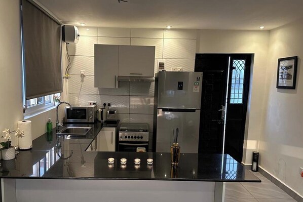 Fridge, microwave, oven, stovetop - After 5 Apartment 4 - 1 Bedroom Duplex (Freetown)