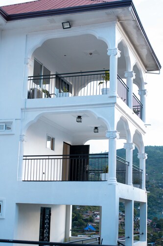 1 Bed Apartment Sleeps 2 - Parking, Balcony, Wifi