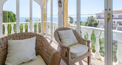 Villa Filip with Fantastic Sea View, Pool & Wi-Fi