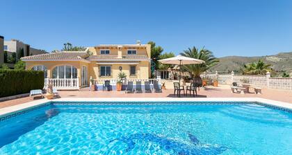 Villa Filip mit fantastischem Meerblick, Pool & WLAN
