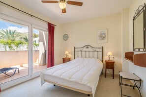 4 bedrooms, iron/ironing board, WiFi, bed sheets