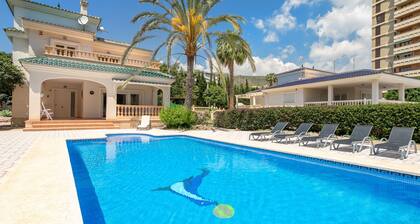 Beautiful Villa Fortuna for 8 with Private Pool, Terrace & Wi-Fi