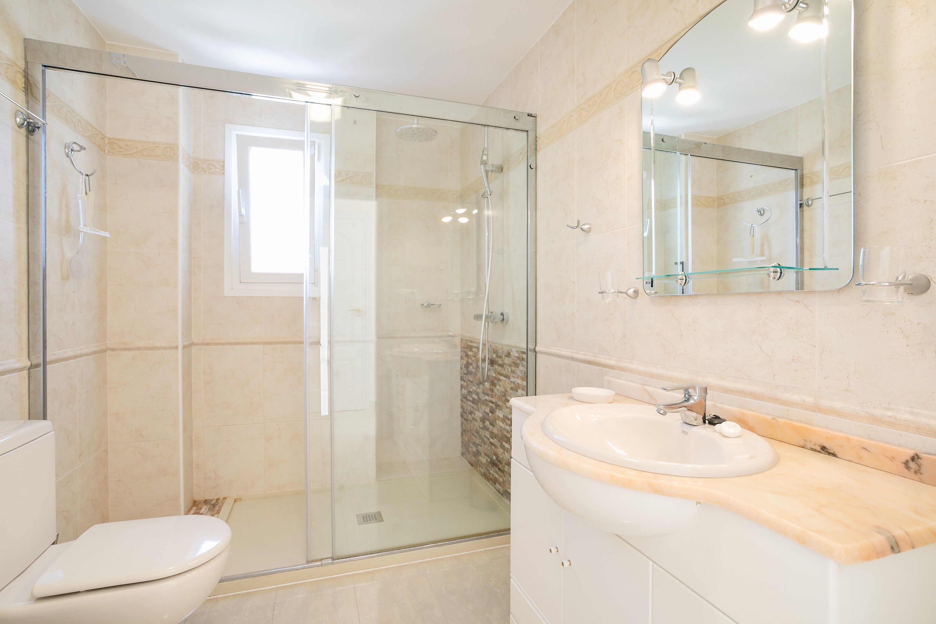 Shower, hair dryer, towels
