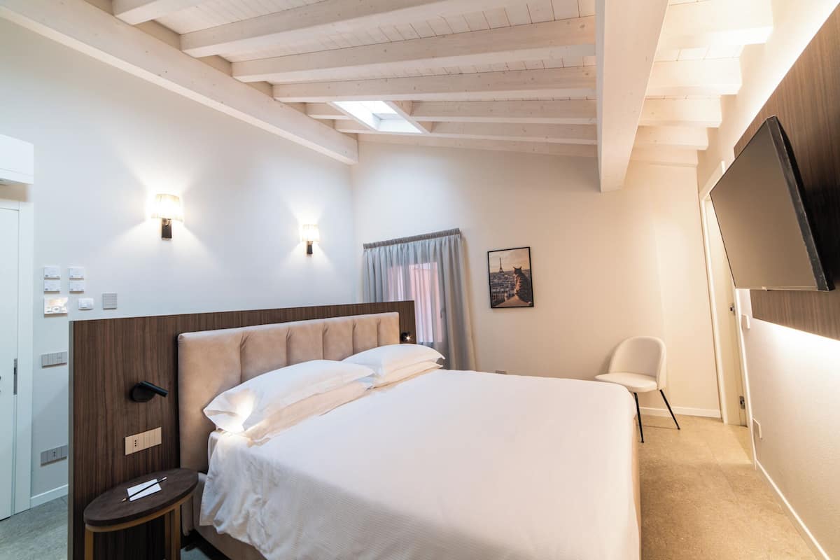 Egyptian cotton sheets, premium bedding, down comforters