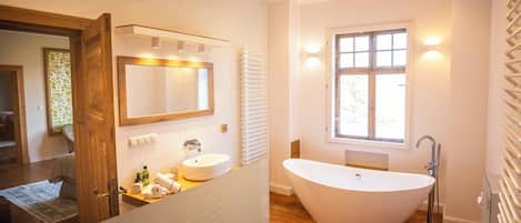 Serviettes fournies, papier toilette