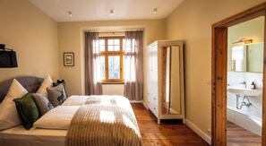 Lit parapluie, Wi-Fi gratuit, draps fournis