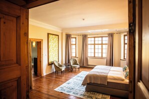 4 bedrooms, travel crib, free WiFi, bed sheets