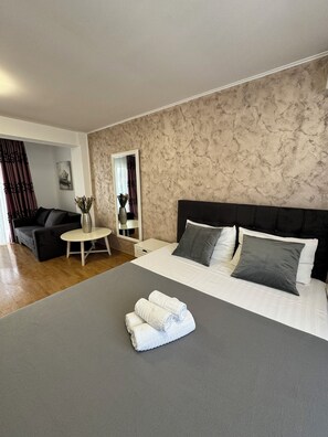9 bedrooms, iron/ironing board, WiFi, bed sheets