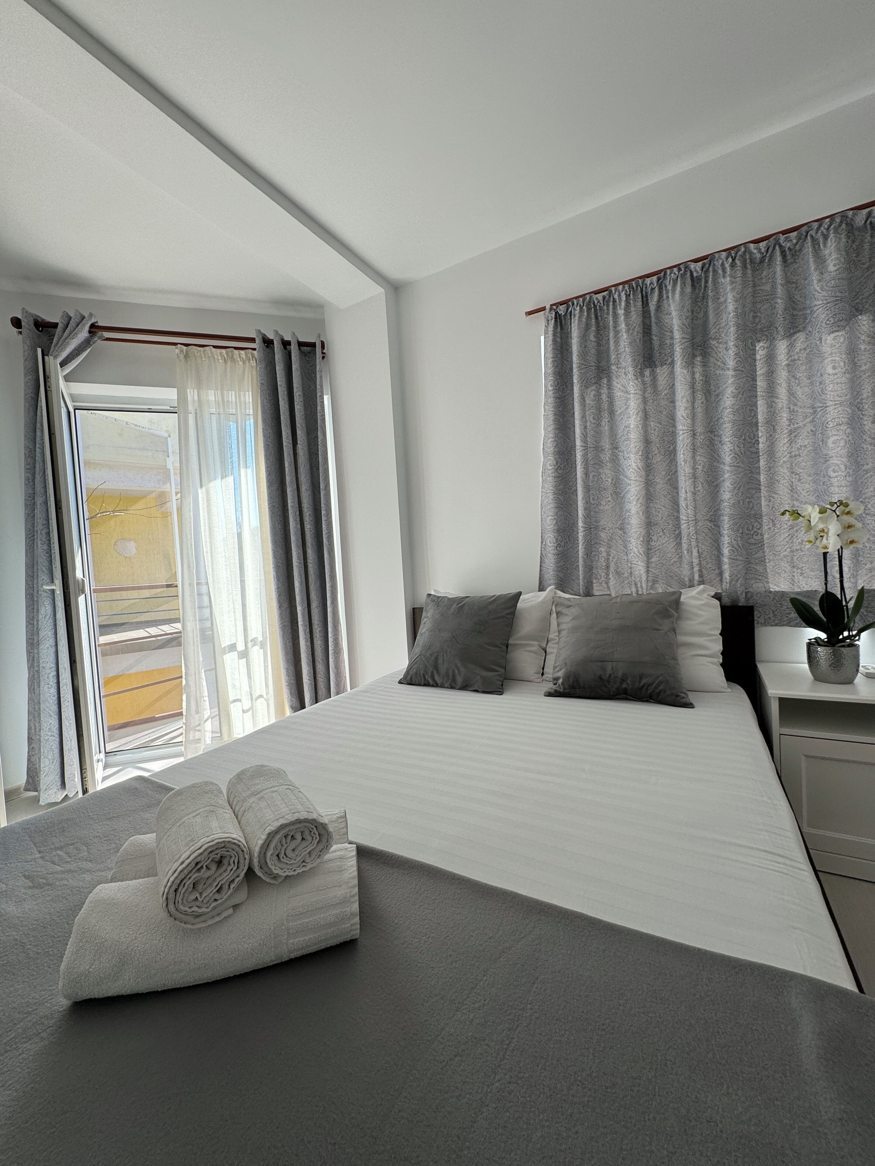 9 bedrooms, iron/ironing board, WiFi, bed sheets