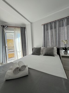 9 chambres, fer et planche �à repasser, Wi-Fi, draps fournis