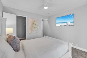 4 bedrooms, desk, iron/ironing board, free WiFi