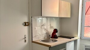 電子レンジ、コンロ、ペーパータオル