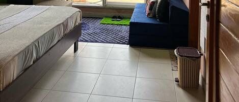 Iron/ironing board, free WiFi, bed sheets